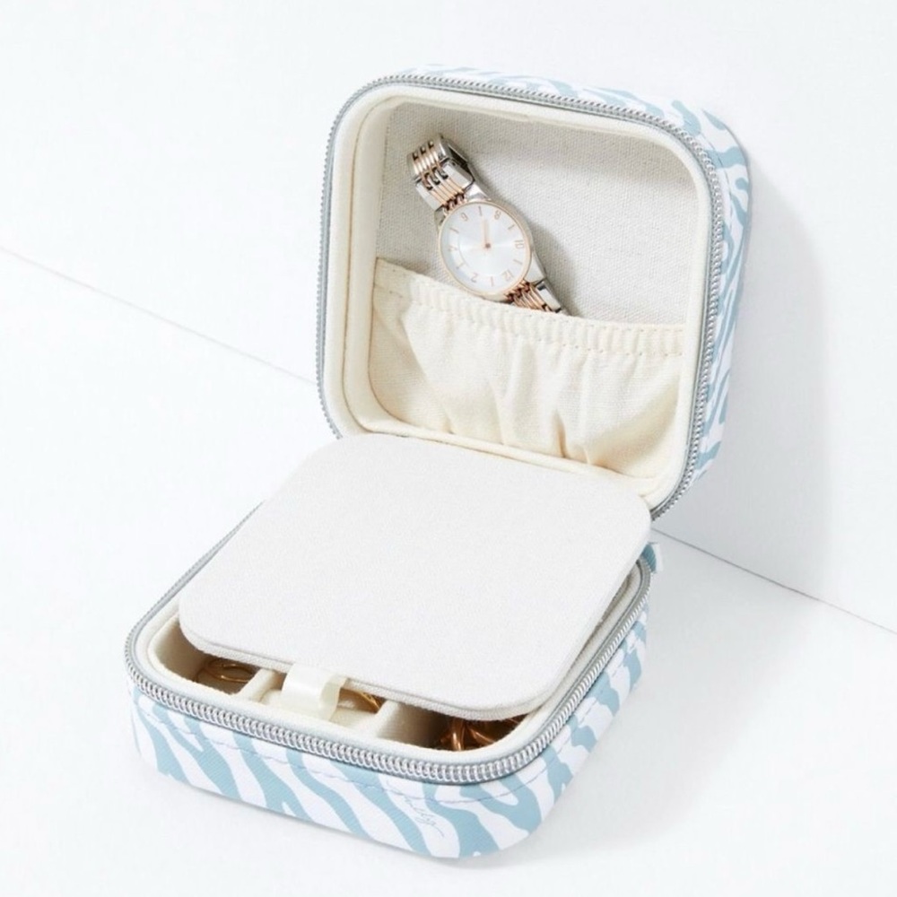 Milly Traveling Jewelry Organizer - Picture 2 of 8